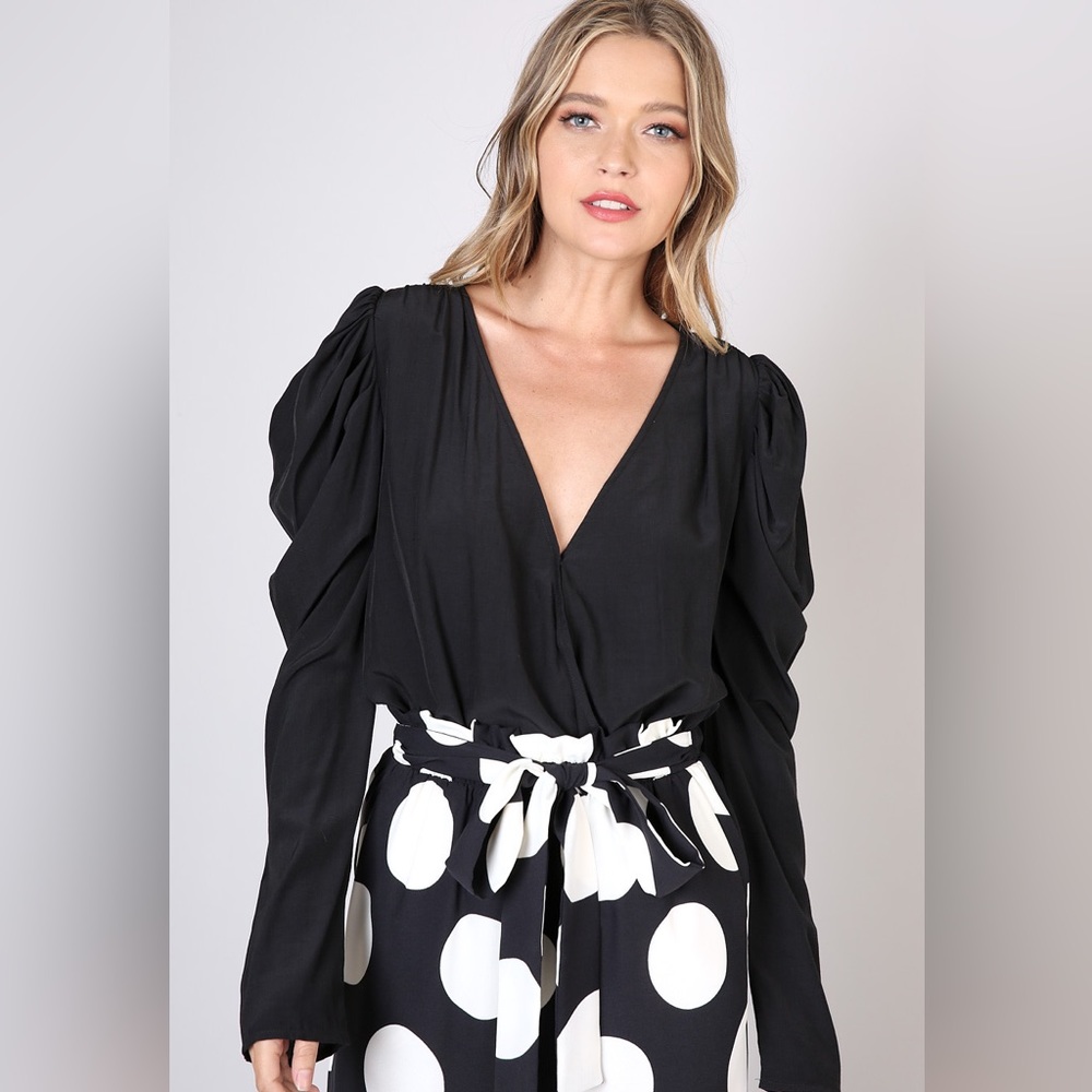 RUCHED SLEEVE V-NECK BODYSUIT WOVEN BODYSUIT